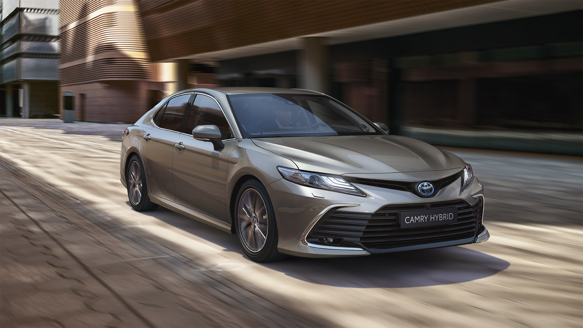 Toyota Camry samochód sedan z napędem hybrydowym